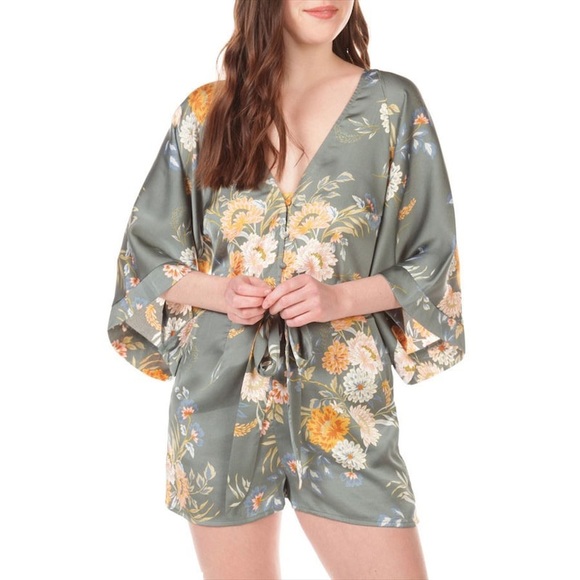 Bishop & Young Kimono Sleeve Romper - Picture 4 of 4